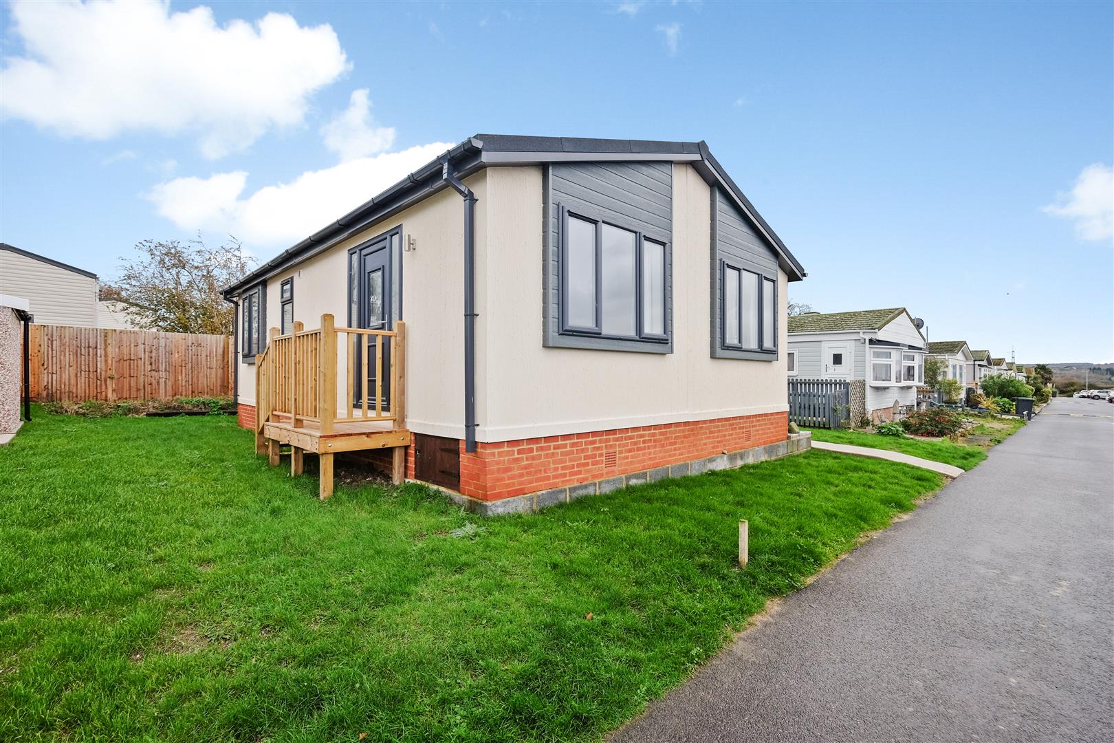 2 Bed, 1 Bath Property For Sale in Seasalter Lane, Seasalter, CT5 4BZ